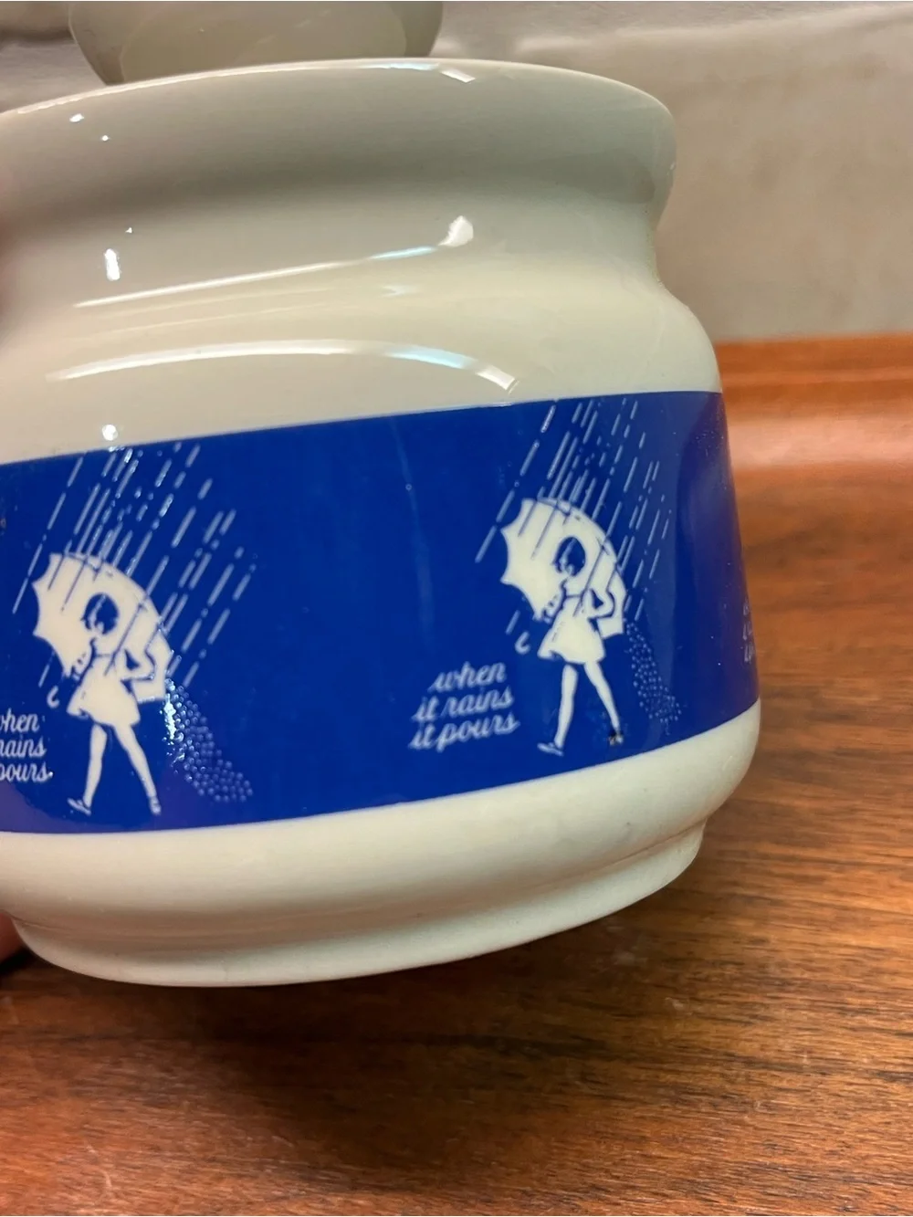 VTG Morton Salt sugar/salt blue bowl w lid. Iconic Umbrella girl and slogan